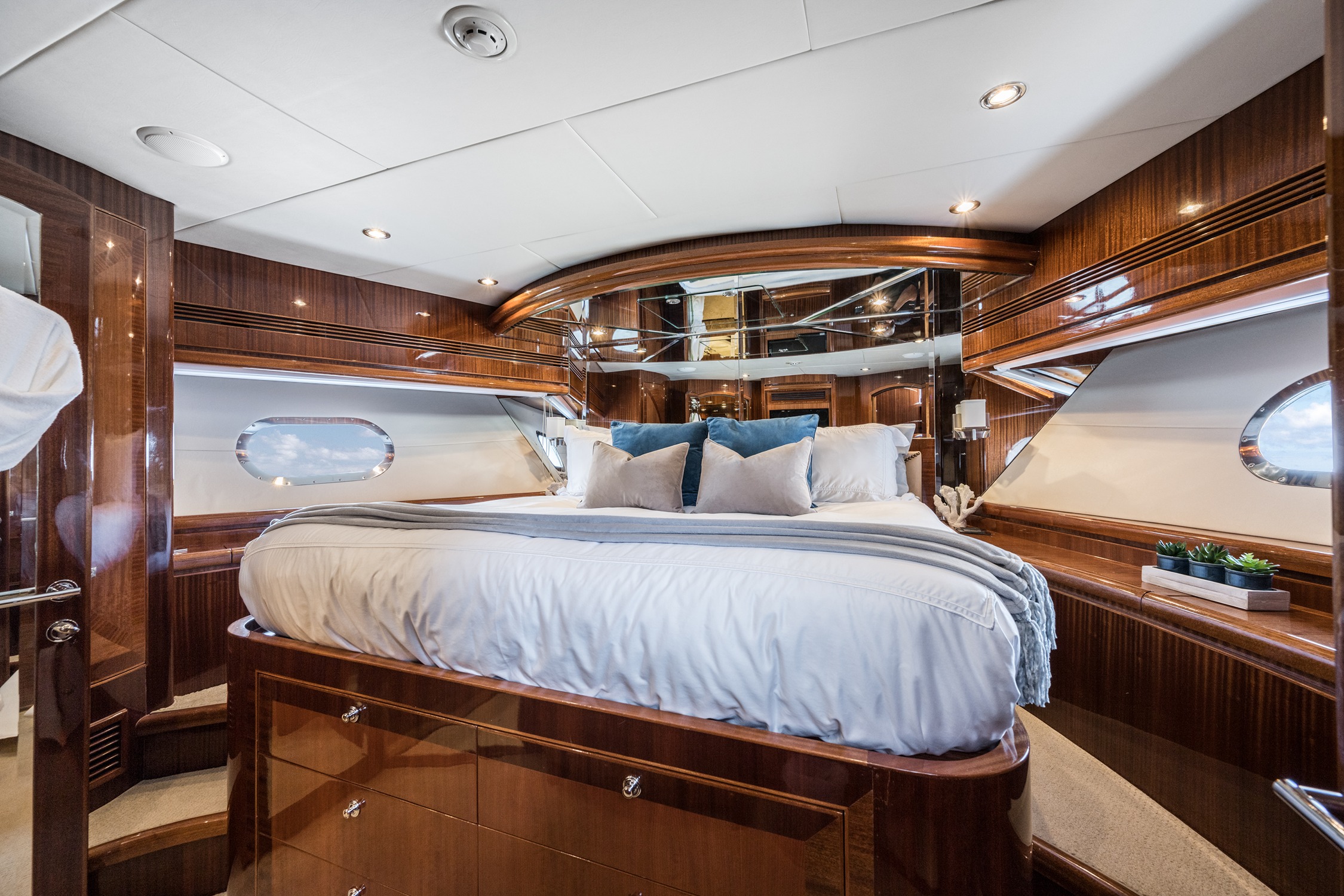 vip yacht charter